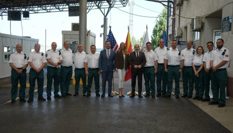 Kujdes se si silleni në kufij! Doganierët në “Bllacë”, “Qafë Thanë” dhe “Tabanocë” do kenë kamera në uniforma
