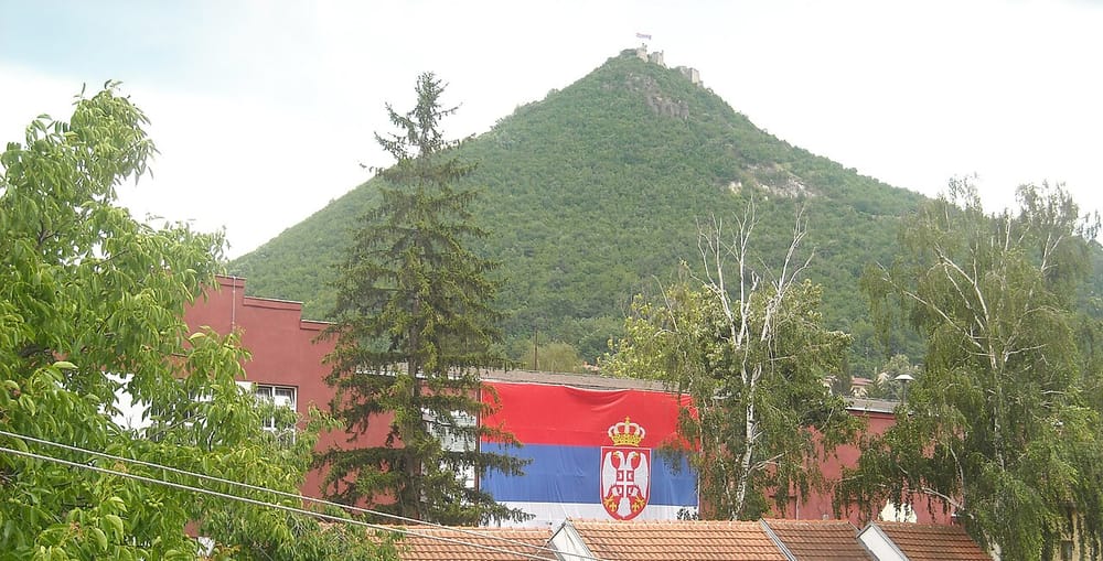 Si lidhet lavanderia e mbyllur në Zveçan me rrjetin e Millan Radoiçiqit?