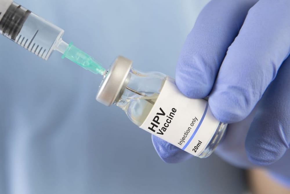 Pse zgjerohet vaksinimi kundër HPV-së edhe për djemtë?