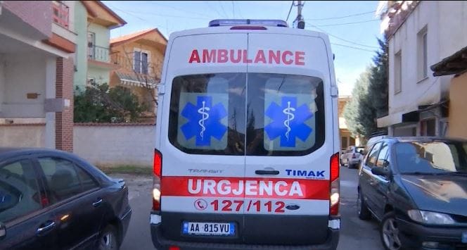 Kush plagosi me armë zjarri efektivin policie në Shkozë?