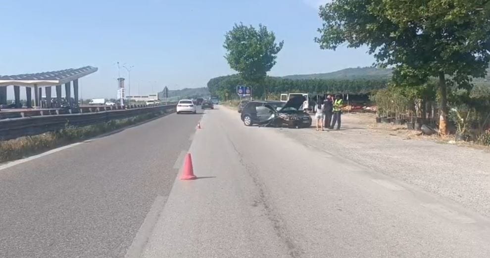 Si ndodhi aksidenti në Lushnje-Fier ku u plagos 65-vjeçarja?