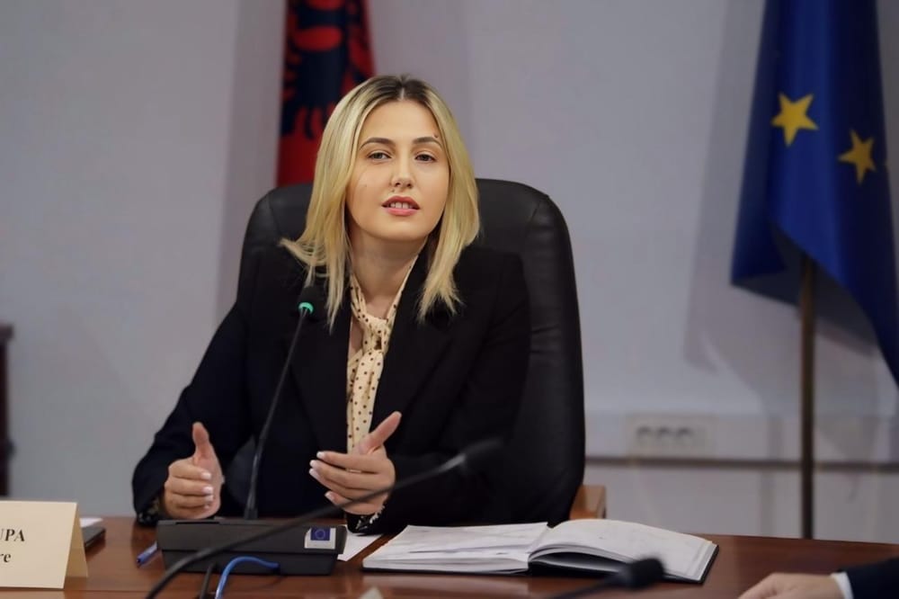 Si e rrezikon Bashkia Sarandë sezonin turistik në Ksamil?