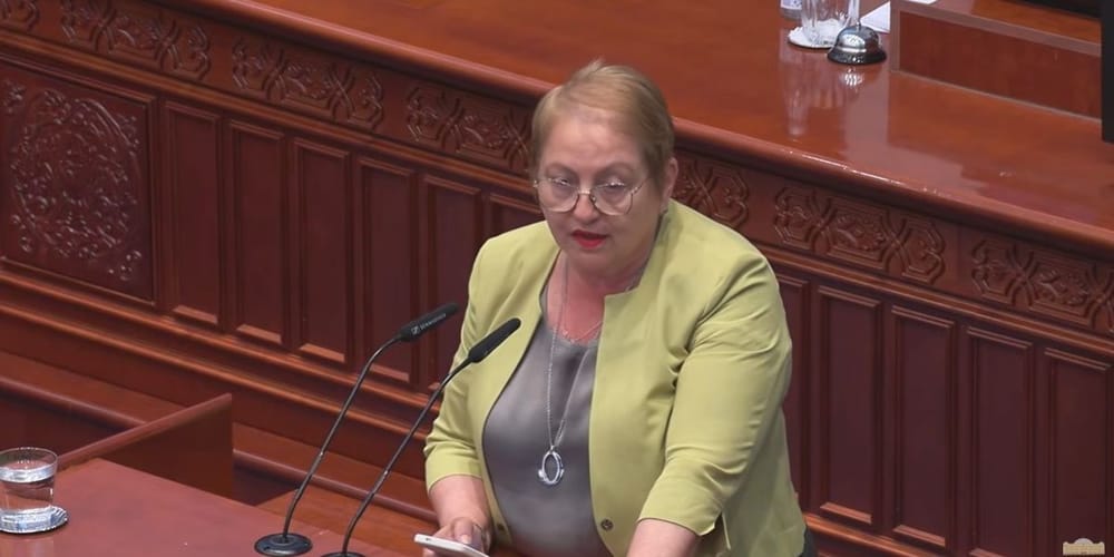 Pse mban mësuesit në 147 shkolla pa nxënës Janevska?