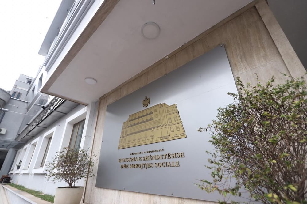Çfarë sqaron zv.ministrja Tomini për udhëzuesin e terapisë hormonale në QSUT?