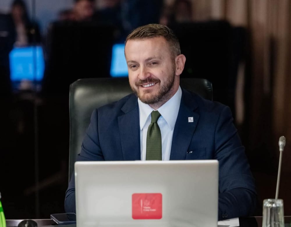 Çfarë tha ministri Dukaj për arsimin në gjuhën amtare?