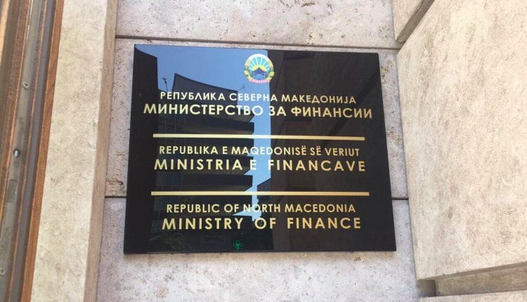 Pse Shkupi ul taksat doganore për 70 lëndë të para?