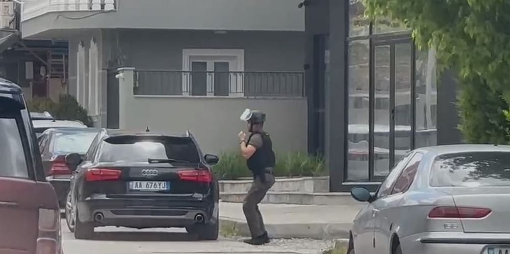 Pse rrethoi policia automjetin në lagjen 18 të Korçës?