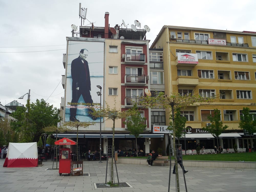 Poster i Ibrahim Rugovës në Prishtinë