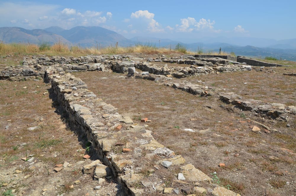 Gërmadhat e Foinikes (Finiq), Shqipëri — qyteti ku u nënshkrua paqja e vitit 205 p.e.s