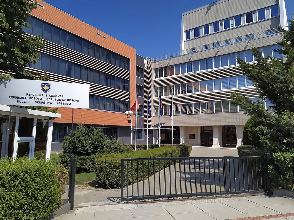 Si po e kthen VLEN-i institucionet në shërbim të qytetarëve?
