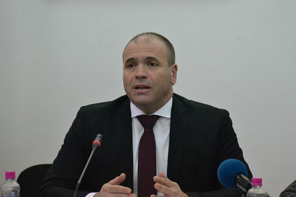 Pse Fillkov po rrezikon të mbetet me një ministri vetëm?