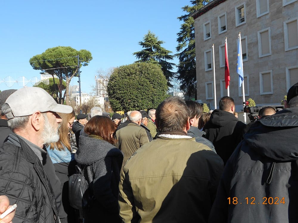 Çfarë kritikon aktori Mehdi Malkaj në protestën e 28-të në Tiranë?