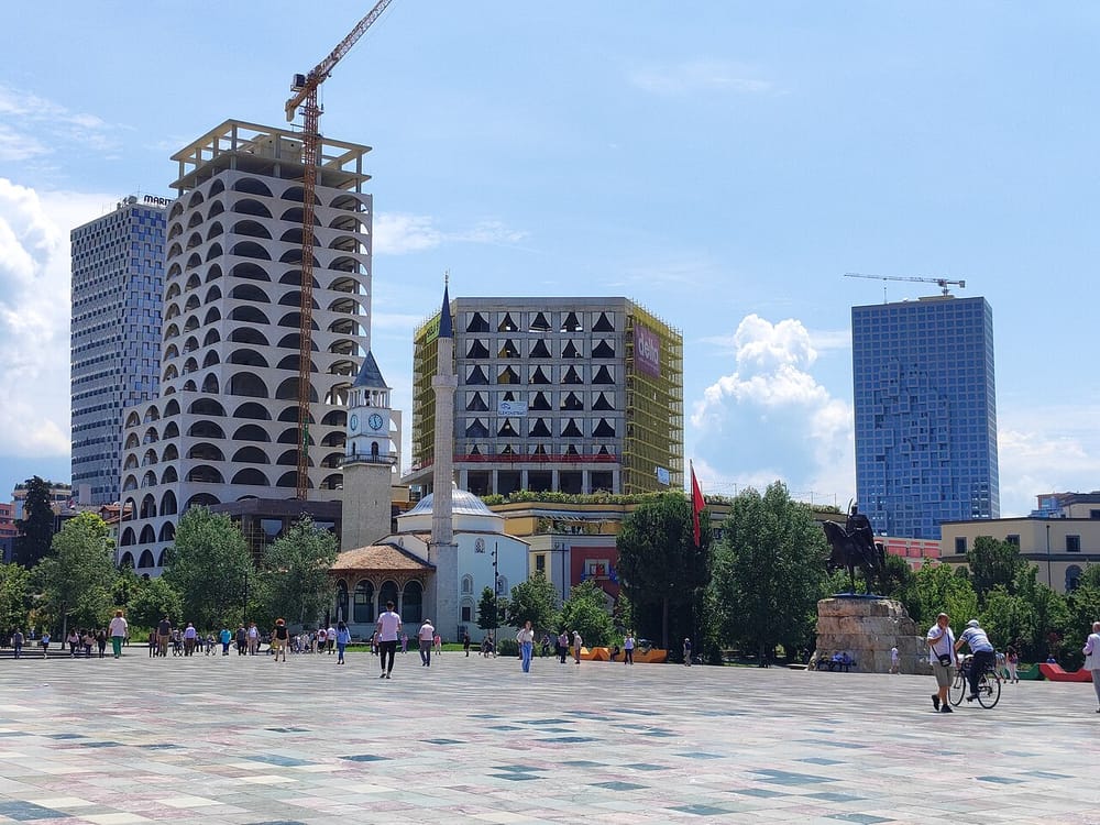 Pse Mero Baze e quan 'iluzion' forcën e protestave në Shqipëri?