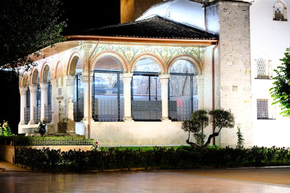 Myslimanë e të krishterë: bashkëjetesa shqiptare