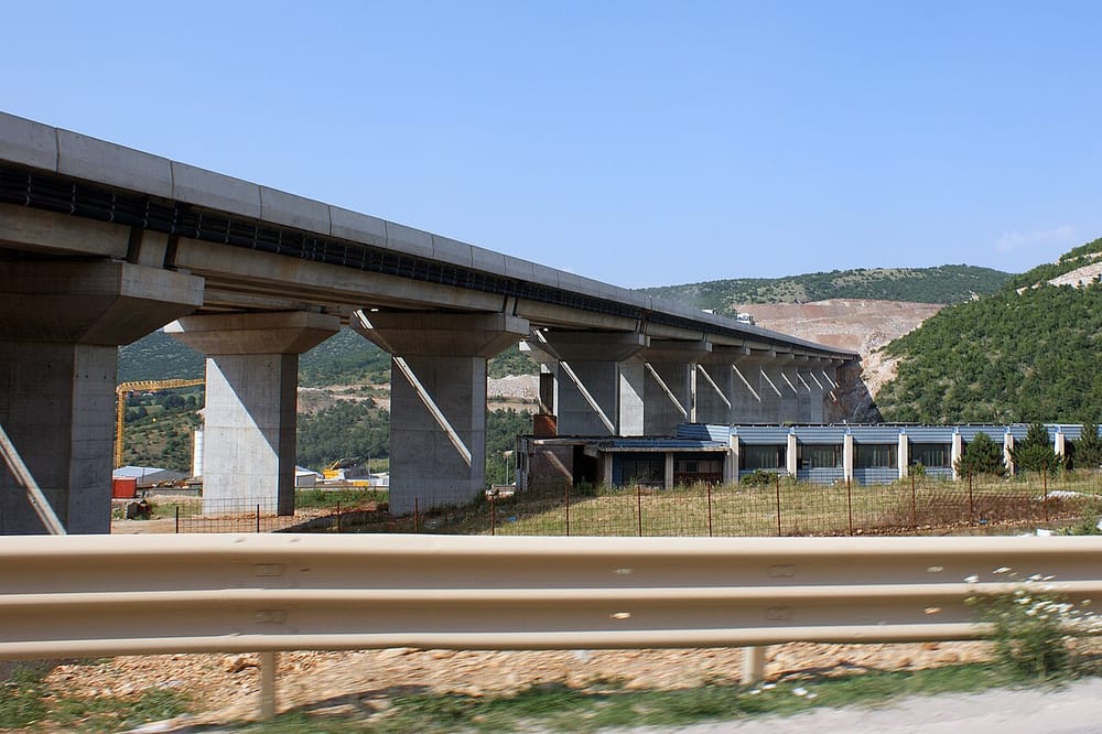 Çfarë synojnë projektet e reja të infrastrukturës në Kosovë?