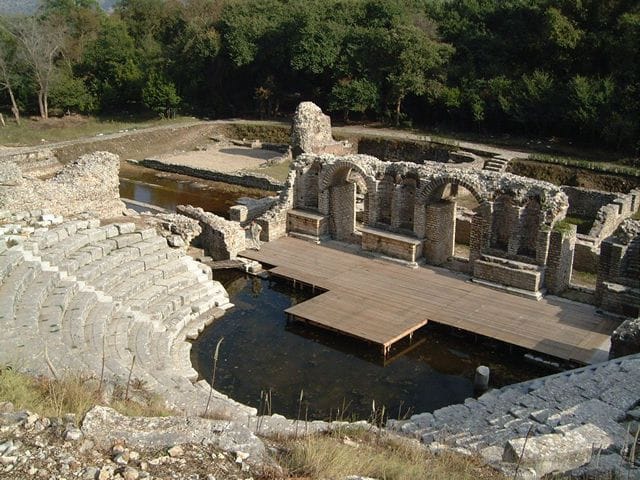 Çfarë synon konservimi i Forumit Romak në Butrint?