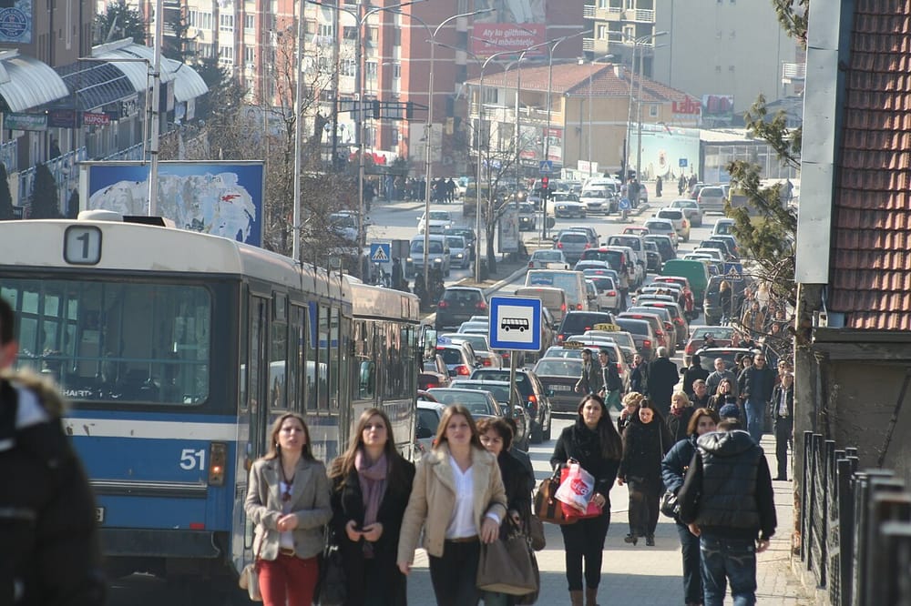 Pse disa shoferë në Kosovë nuk përdorin sinjalizuesin kur ndërrojnë korsinë?