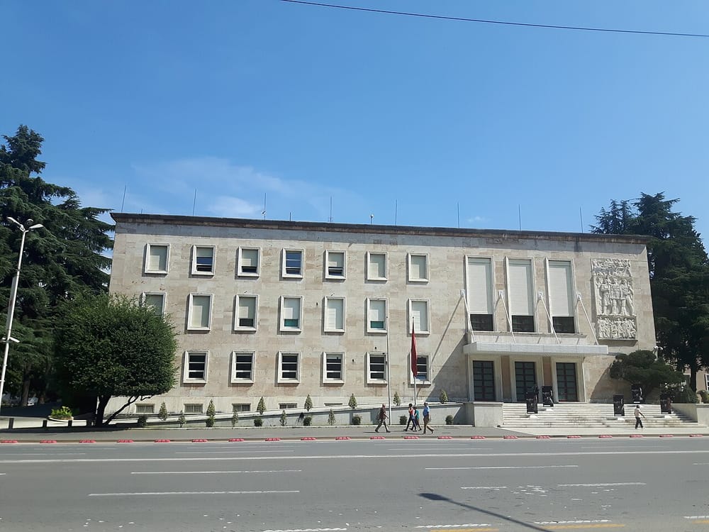Çfarë premton Minçevi për 11.000 nëpunësit publikë?