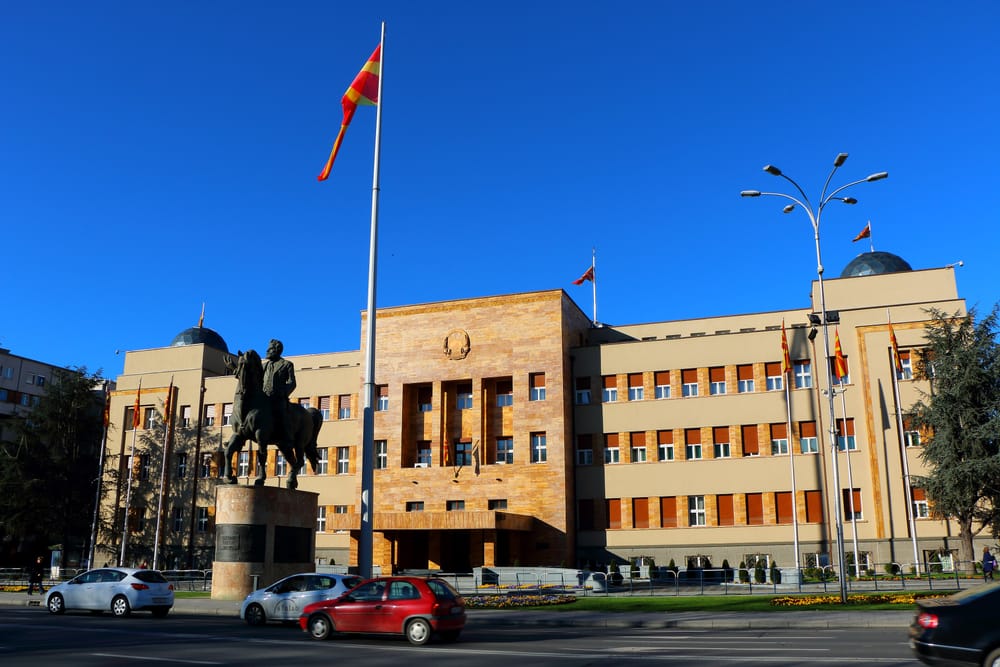 Si e kundërshton Snopçe Qokun për dorëheqjen e deputetëve?