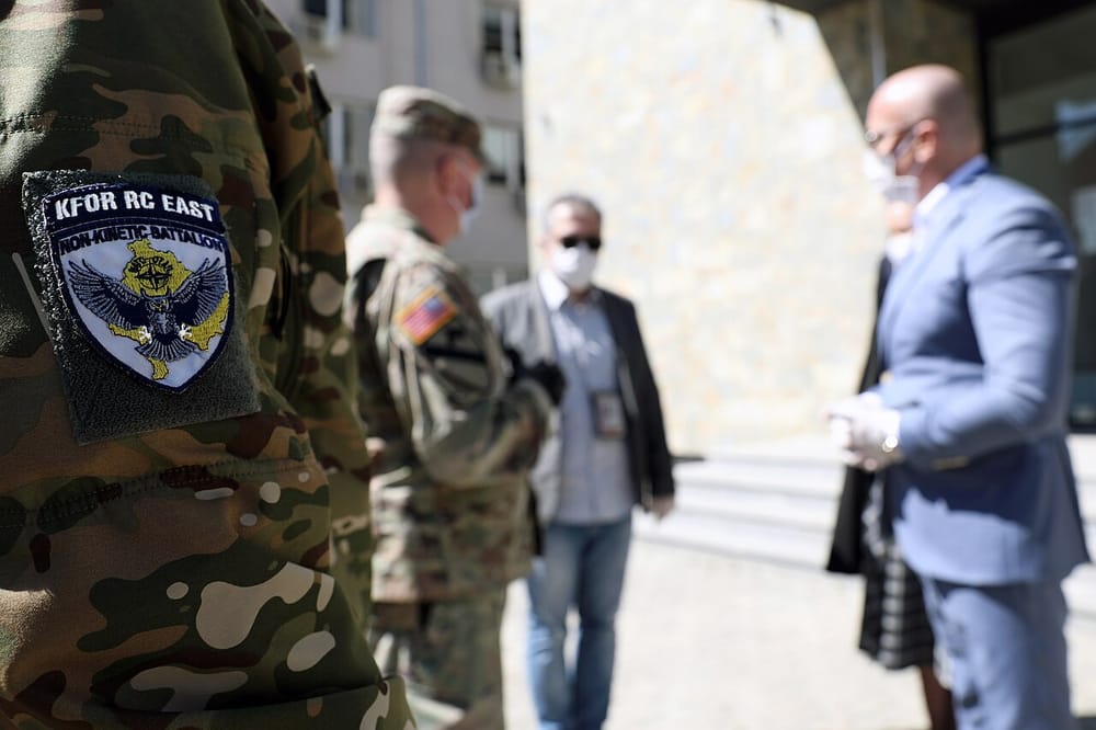 Mitrovica Jugut zbaton kodin e veshjes në ndërtesën komunale