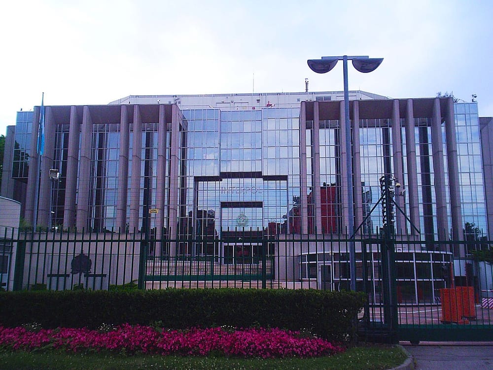 Dy të kërkuarit përmes INTERPOL-it arrestohen në Kosovë