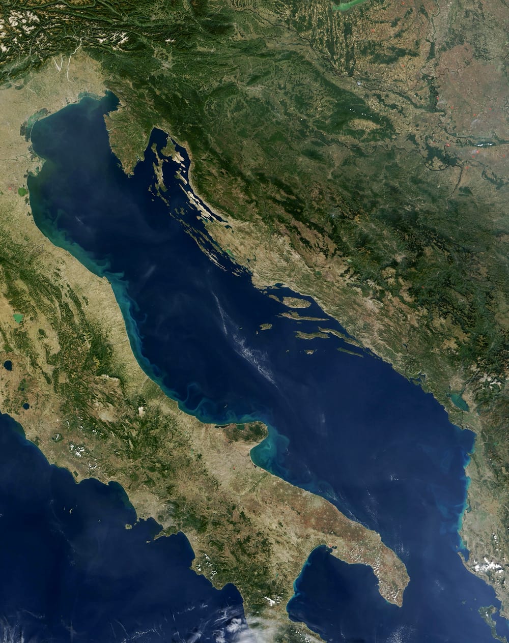 Pse kanalet kulluese në Vlorë mbeten të bllokuara pavarësisht fondeve?