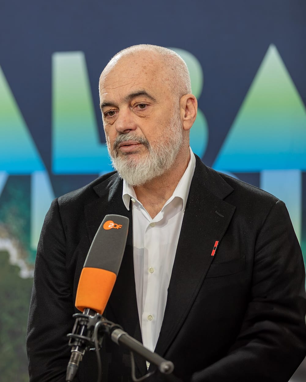 Pse protestuesit në Tiranë ironizojnë Ramën përmes Diellës?