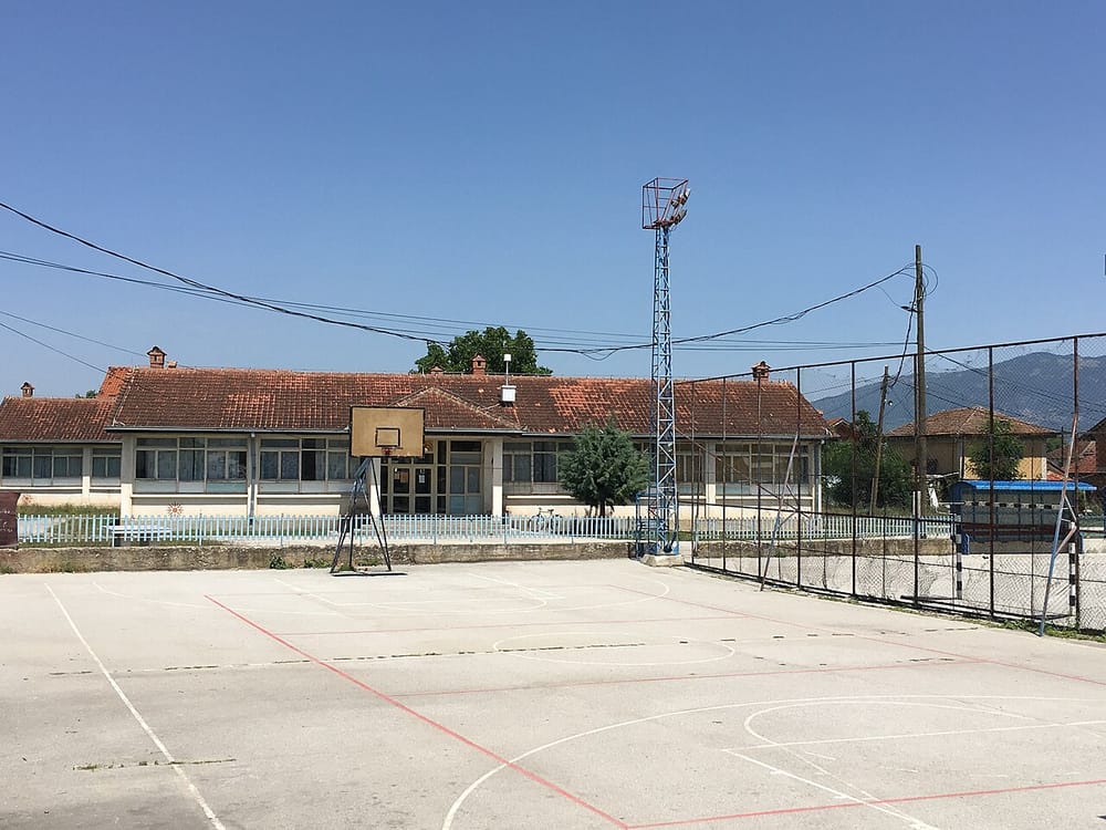 Pse Struga ende mban emrat e ish-sistemit jugosllav?