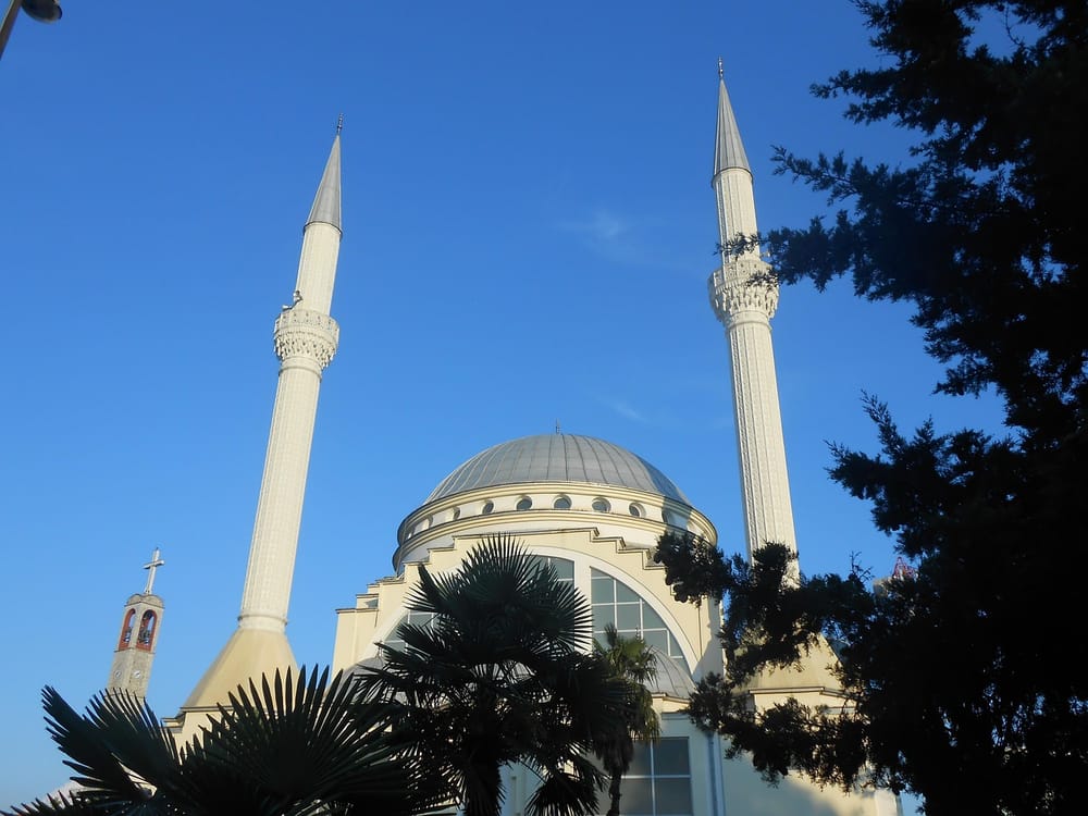 Shqipëria, 'shteti i parë ateist' i botës