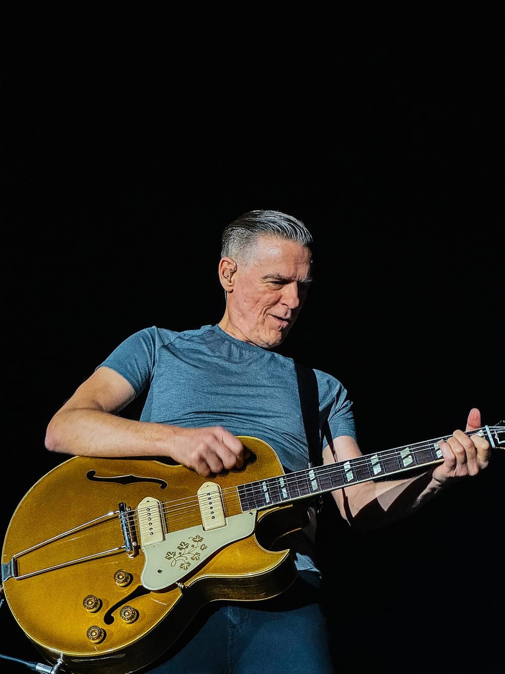Si e ktheu Bryan Adams koncertin në Prishtinë në një udhëtim emocional?