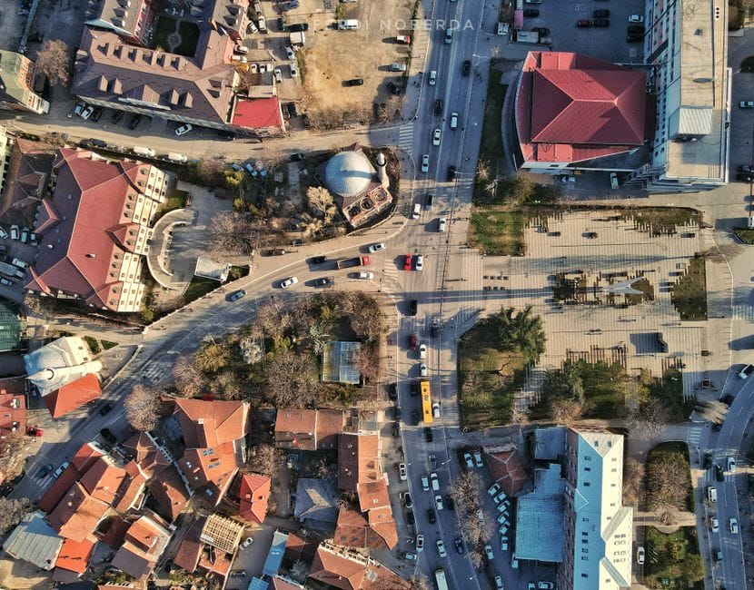 Si u dhanë 7 kontrata rrugore pa leje ndërtimore?
