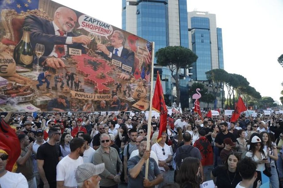 Çfarë kërkojnë protestuesit në Shkup për Paketën e Maleve?