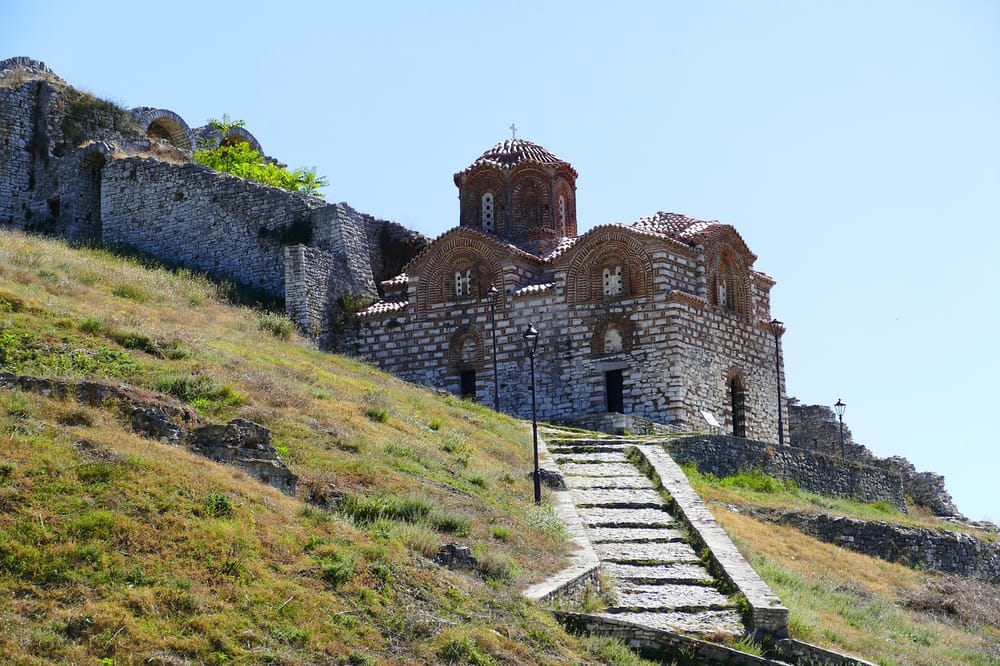 Gruaja në traditën shqiptare: nga virgjëresha te nëna