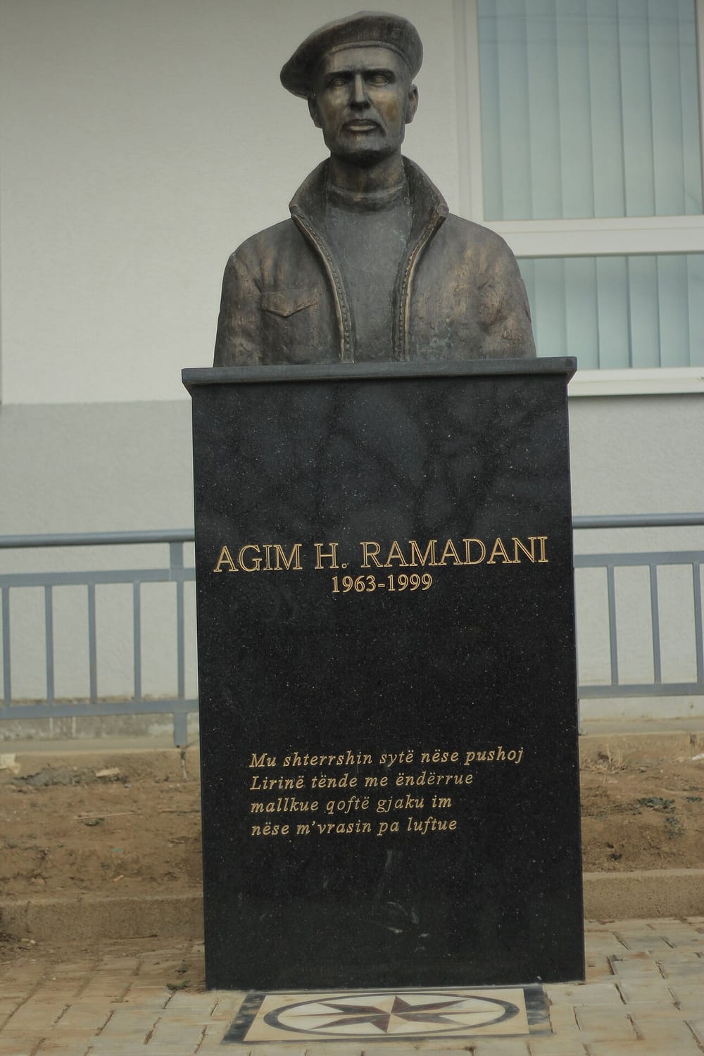 Përmendorja e Agim Ramadanit