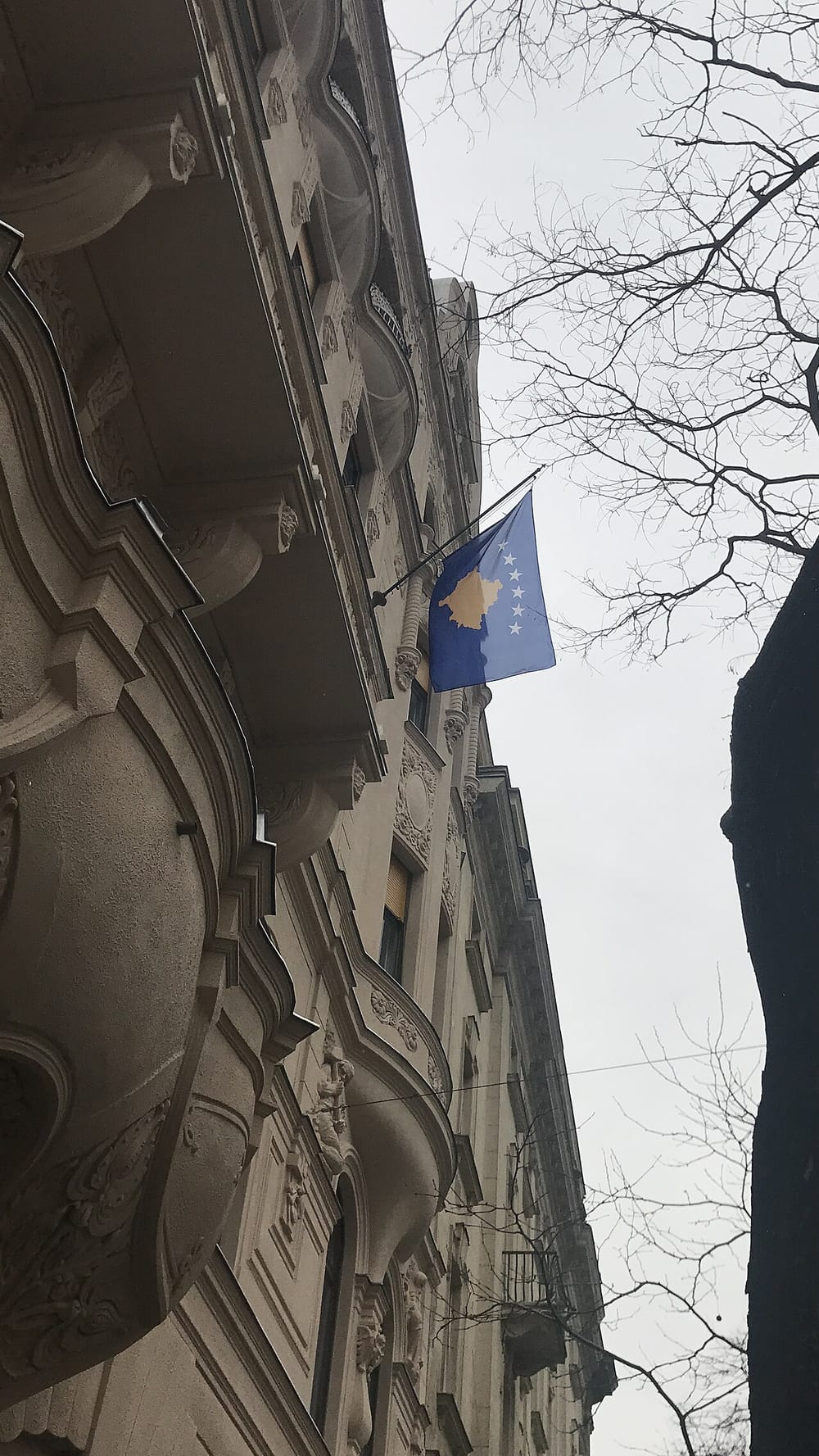 Pse himet e Kosovës, Bosnjës dhe Spanjës nuk kanë tekst?