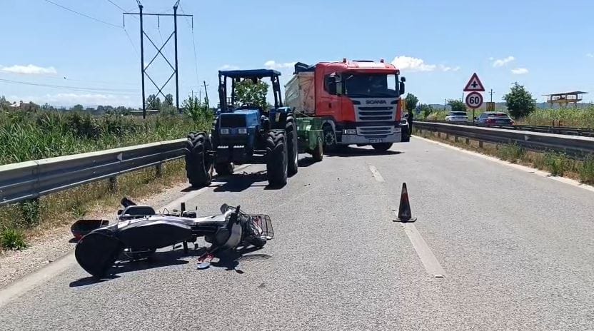 Si ndodhi aksidenti në autostradën Lushnjë–Fier ku u plagos çifti në motoçikletë?