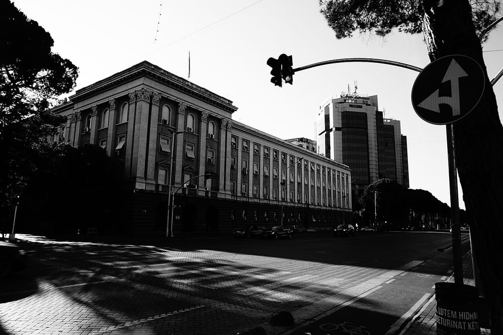 Pse Manjani s'beson te '5 kërkesat' për Shqipërinë e Re?