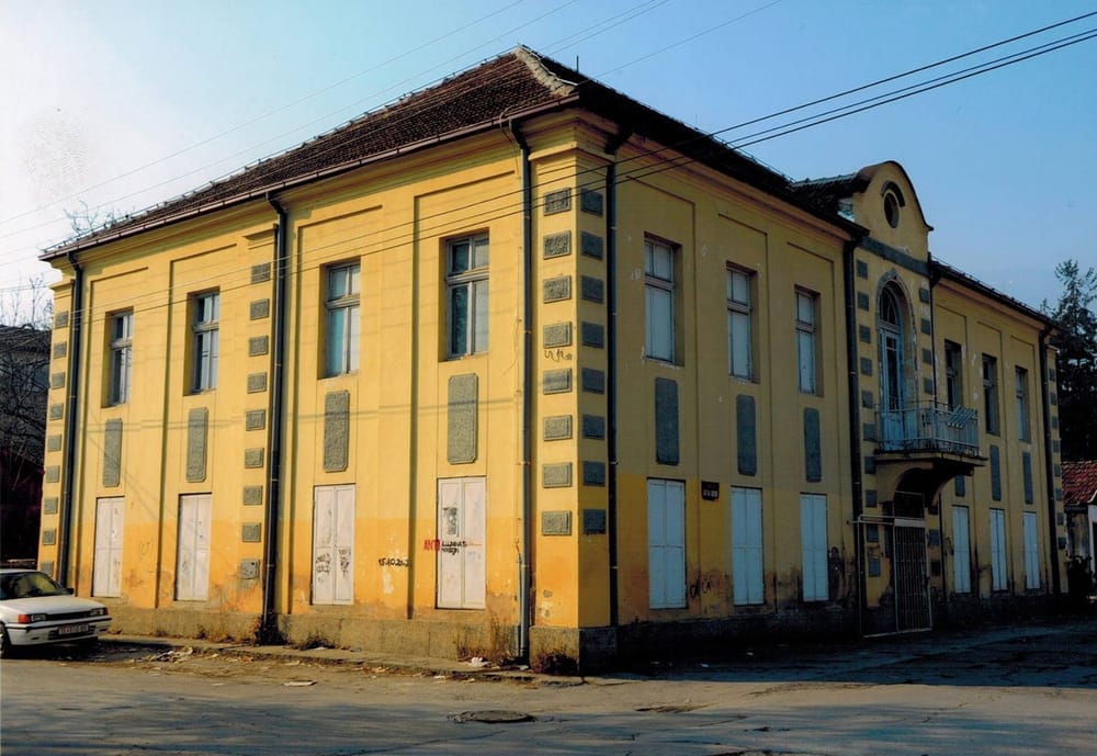 Pse qytetarët e Tetovës protestojnë kundër emërtimit 'Marshall Tito'?