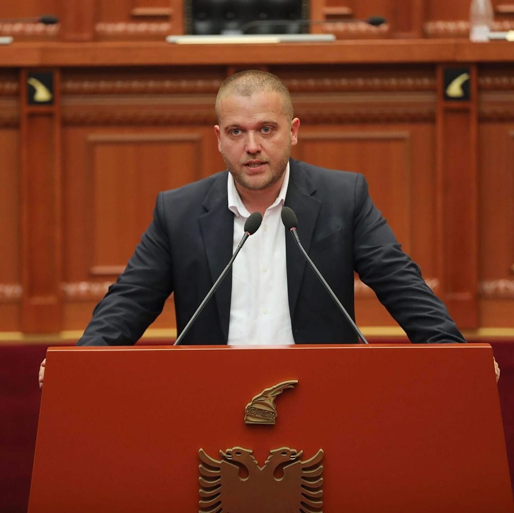 Çfarë i ndodhi deputetit Bido kur protestuesit shkuan në Kuvend?
