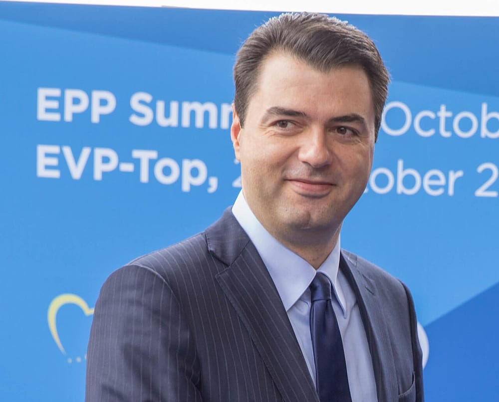 Pse gazetari Ismet Drishti e 'thumbon' Ramën për naltgjatësinë dhe Zegjinenën?