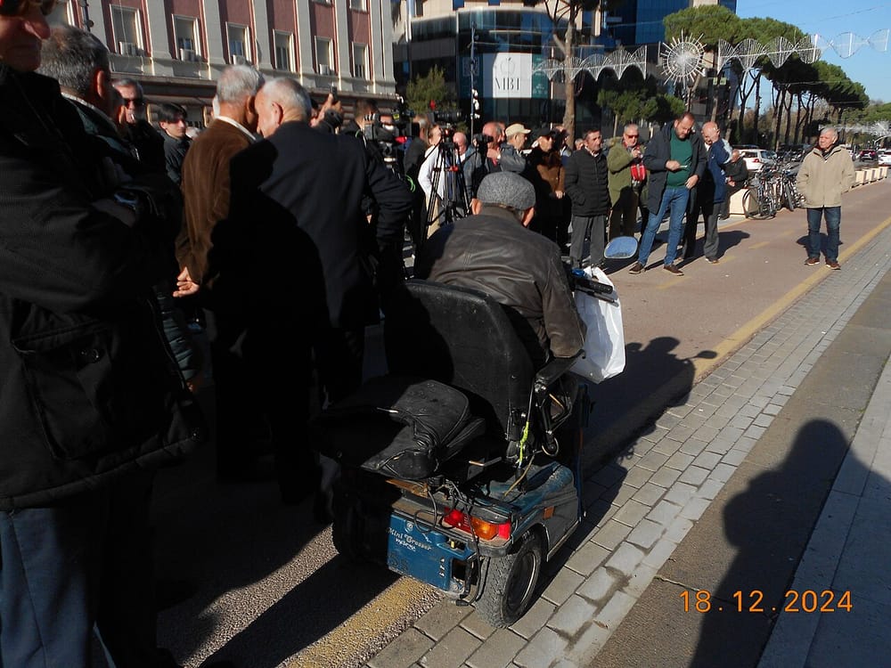 Si do të caktohet qeveria teknike sipas protestuesve para Kryeministrisë?
