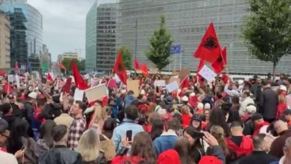 Ku u solidarizuan shqiptarët e Brukselit dhe Britanisë me protestën e Tiranës?