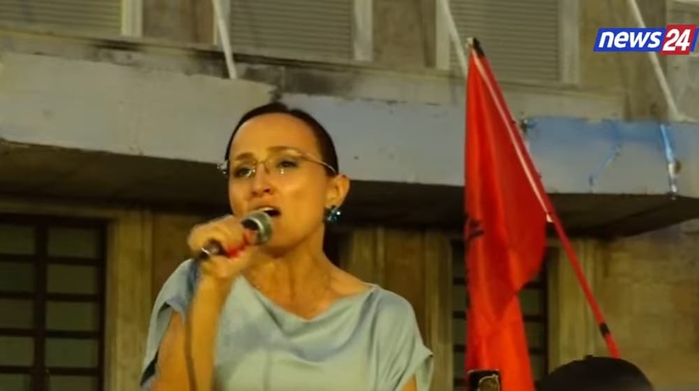 Çfarë tha protestuesja në sheshin përpara Kryeministrisë për tokën?
