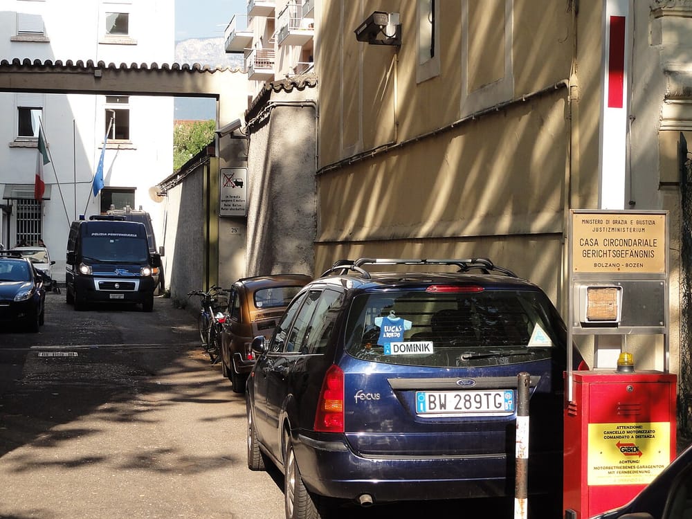Si gëllti detergjent rrobash dhe u arratis nga spitali i Bolzanos i riu nga Kosova?