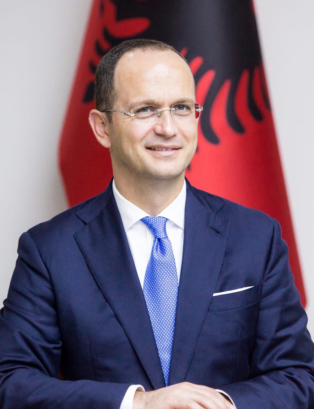 Pse e mbështet Ditmir Bushati protestën para Kryeministrisë?