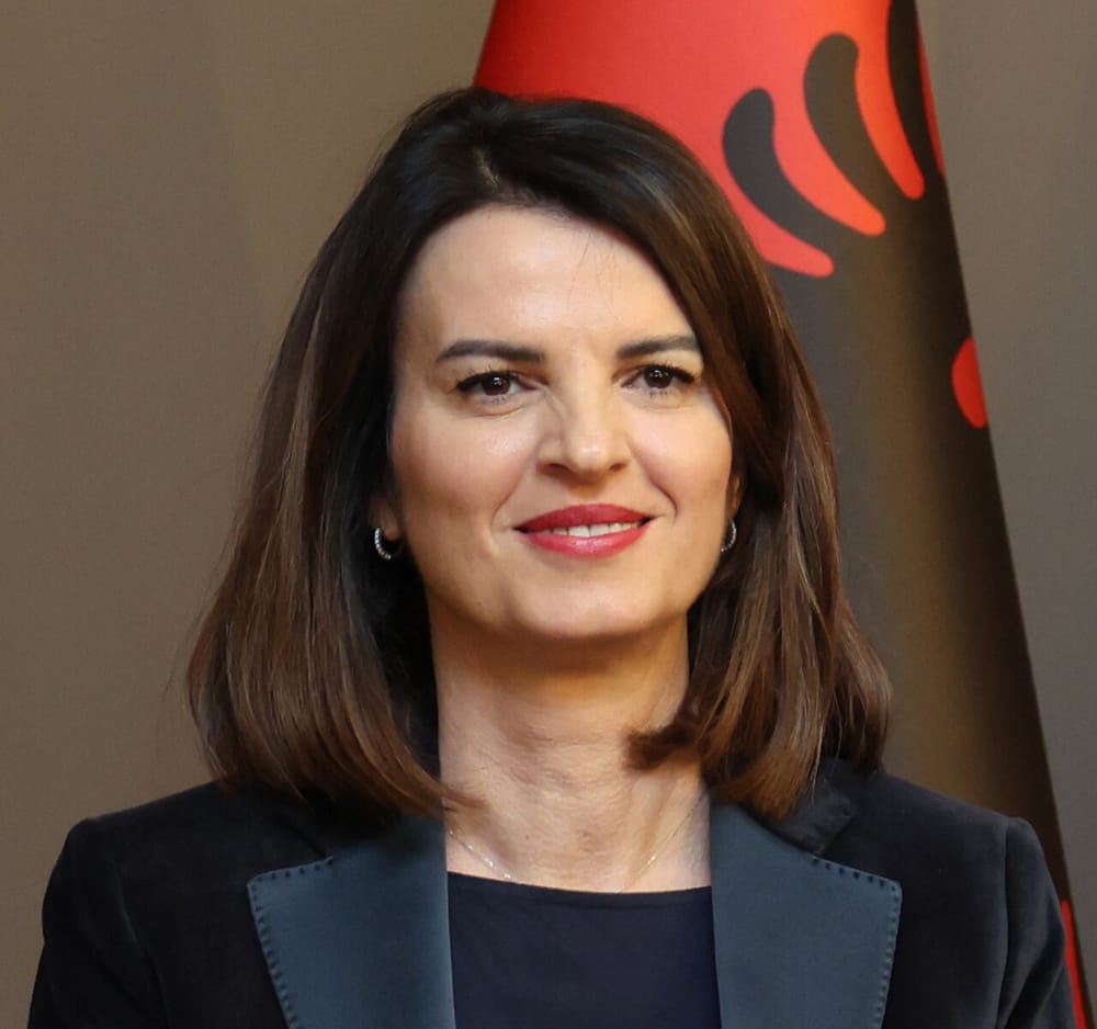 Si e cilëson Albana Koçiu heqjen e flamurit të Izraelit?