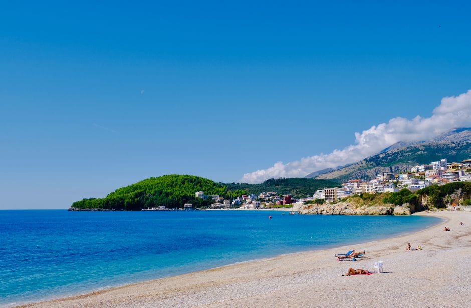 Turistët e huaj lanë 1.004 miliardë euro në Shqipëri në 3 muaj