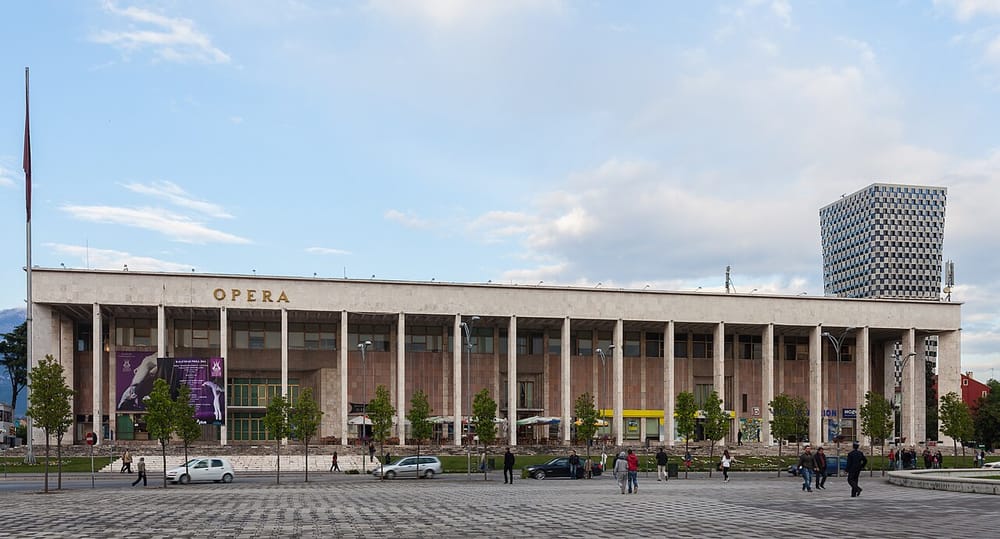 Pse e mbajti Besa Tafari dasmën larg syrit të publikut?