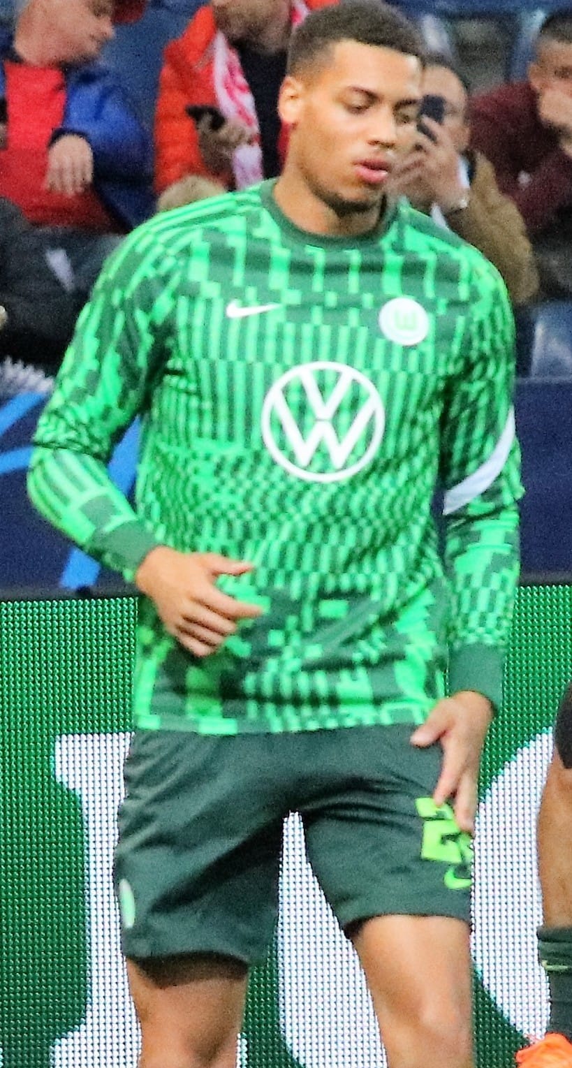 Pse Barcelona po interesohet për mesfushorin Felix Nmecha?