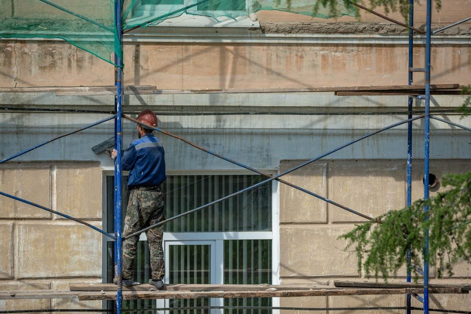 Çfarë i ndodhi 45-vjeçarit që ra nga skela 13 metra në Memaliaj?